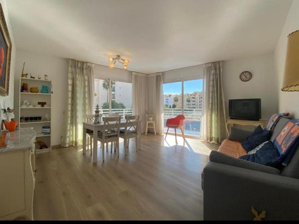 Apartamentos Ch Салоу Номер фото